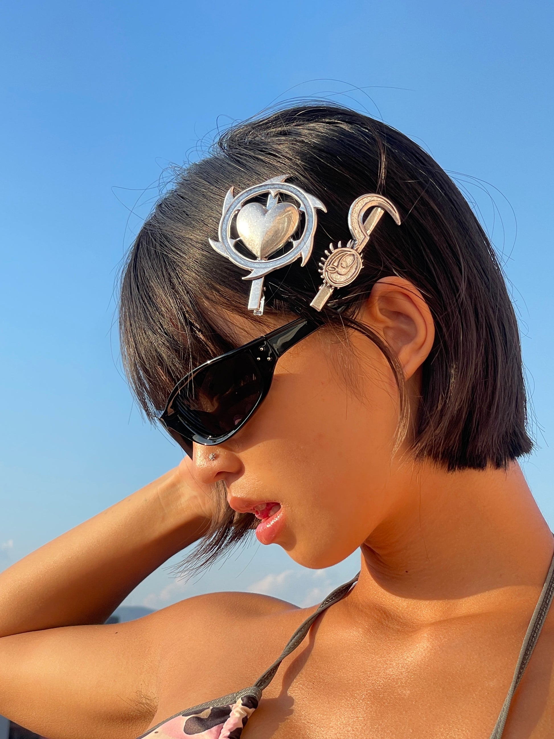 anime hair clip、fantasy accessory、gothic、silver、alt fashion、Y2K、gift