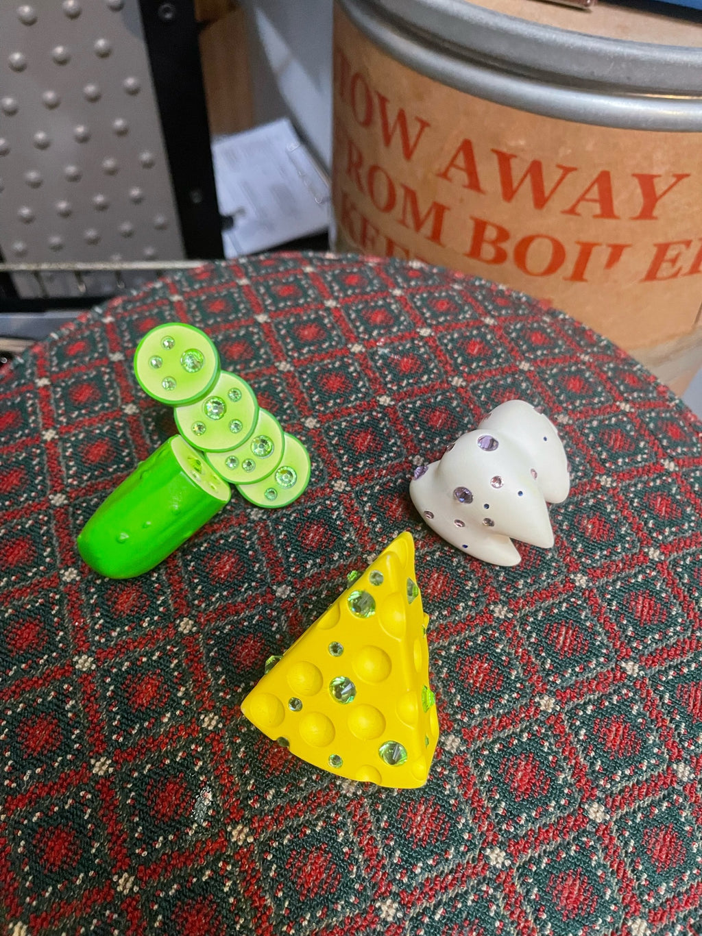 Emo Salad Realistic 3D Crystal Cucumber-Shaped Ring