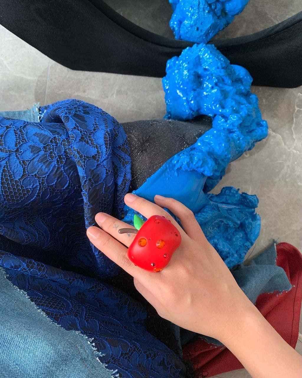 Emo Salad Realistic 3D Crystal Apple-Shaped Ring