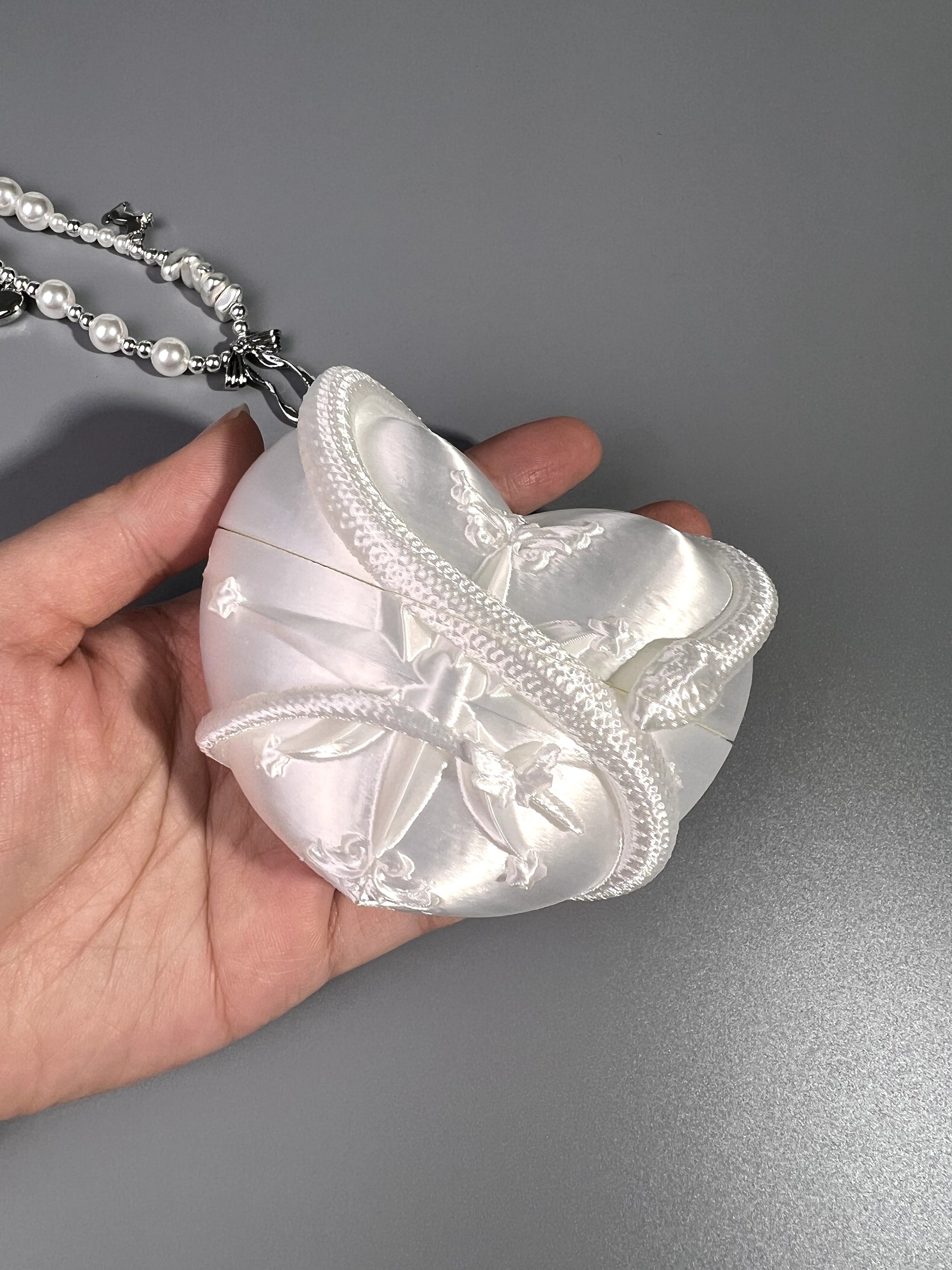 Serpent Dream Silk Gloss Edition AirPods 4 Protective Case