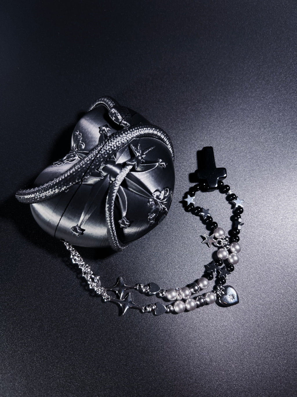 Black Silver Serpent Heart AirPods 4 Protective Case