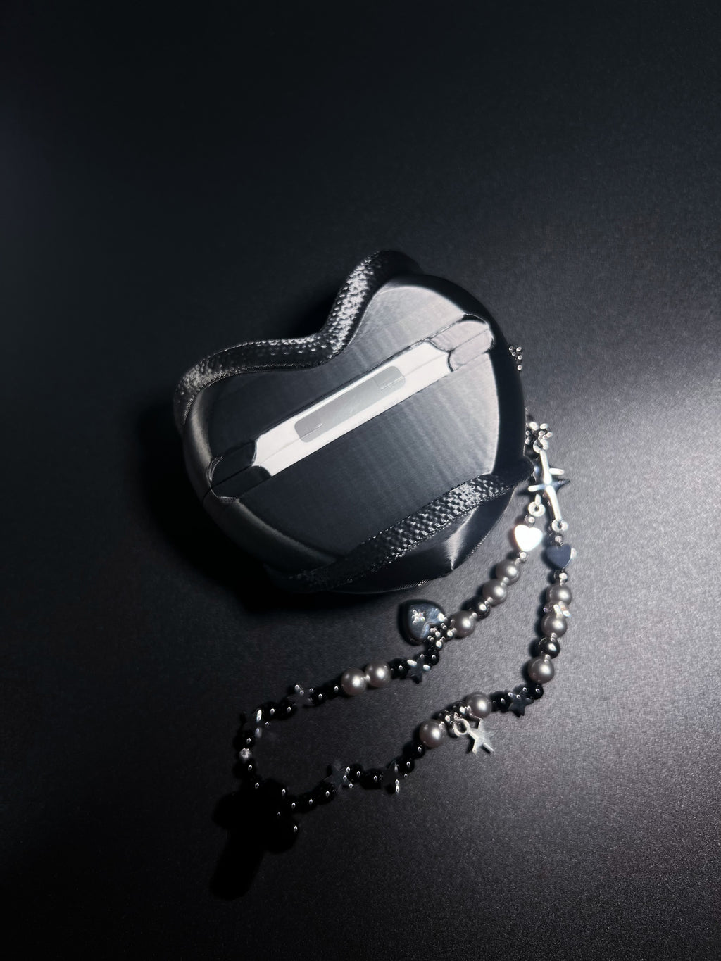 Black Silver Serpent Heart AirPods 4 Protective Case