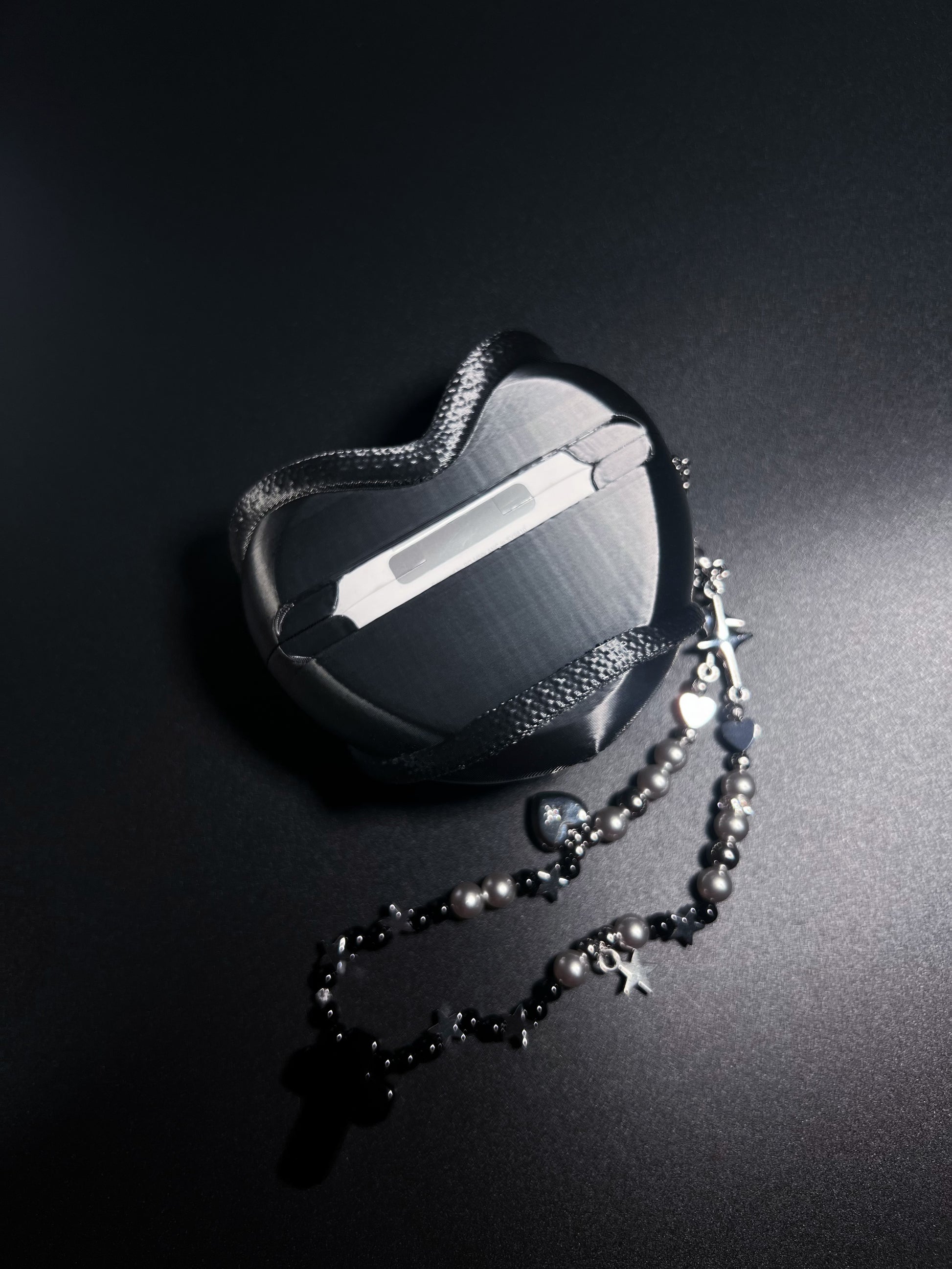 Black Silver Serpent Heart AirPods 4 Protective Case