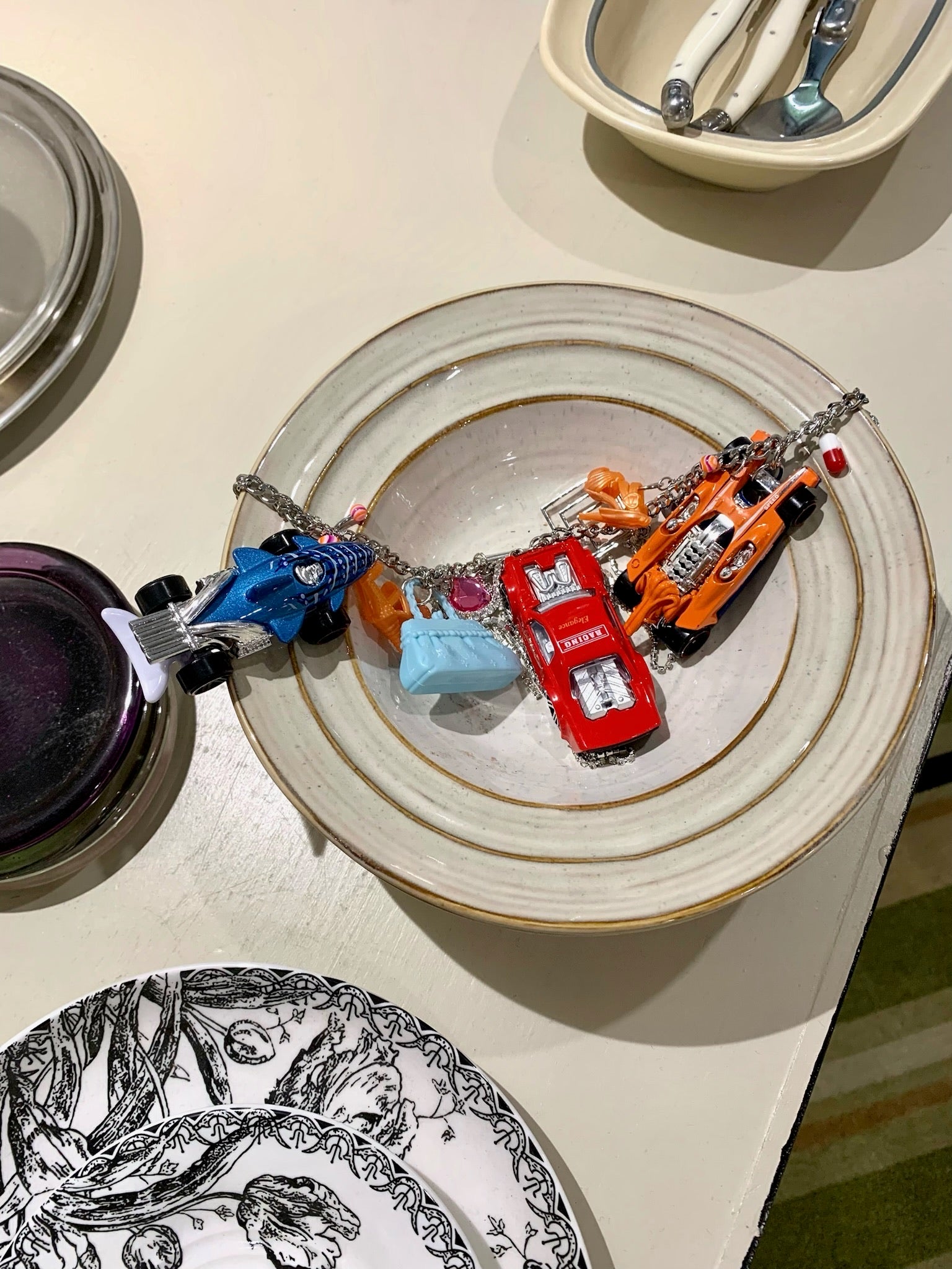 Emo Salad - Racing-Shaped Charm Necklace 3 Colors