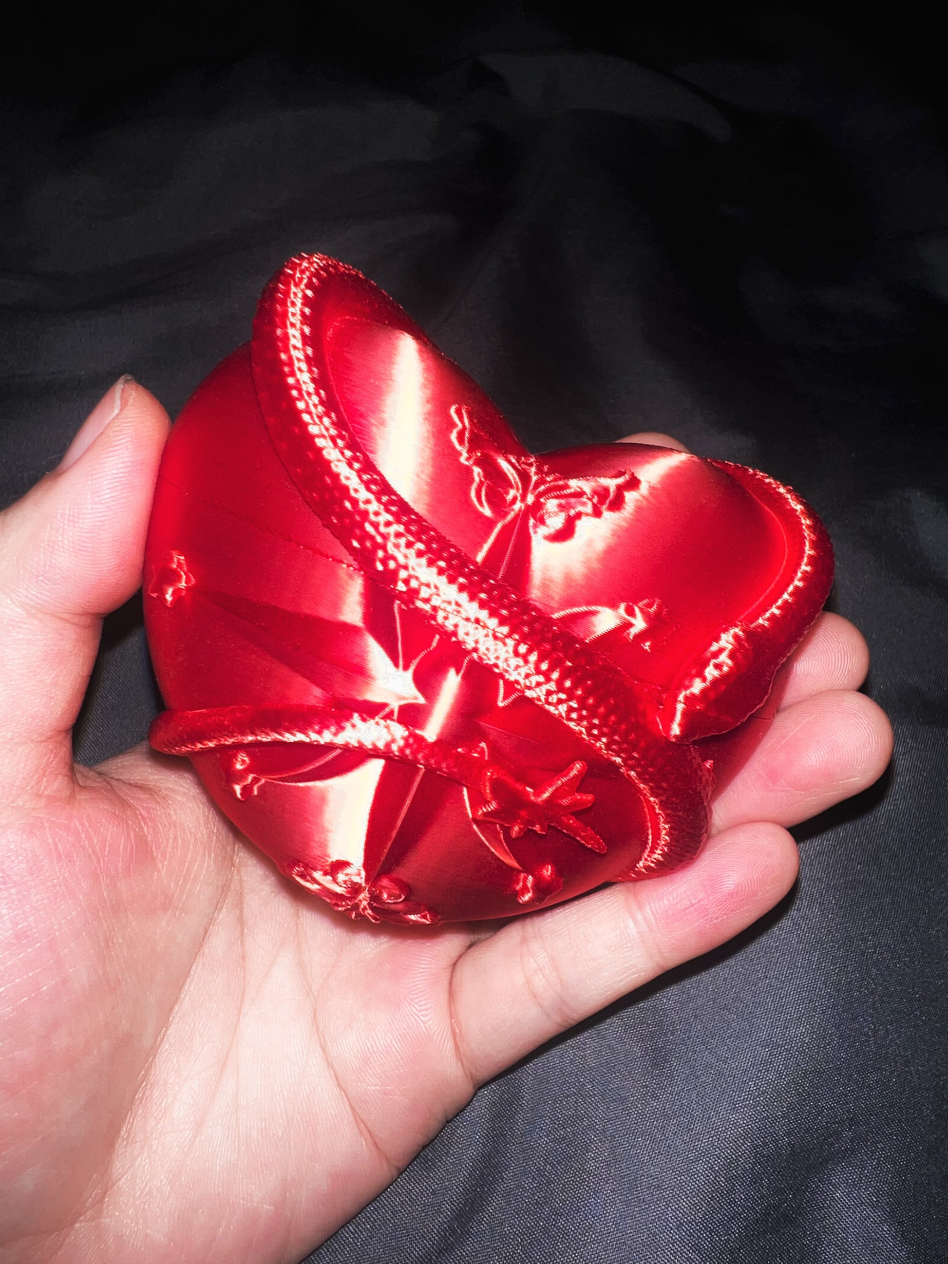 Red Heart Sculptural AirPods & AirPods Pro Protective Case