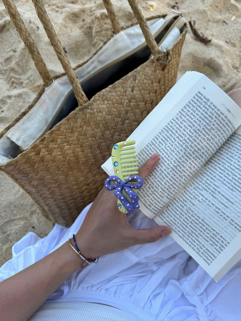 Emo Salad - Bow Comb-Shaped Sculptural Ring