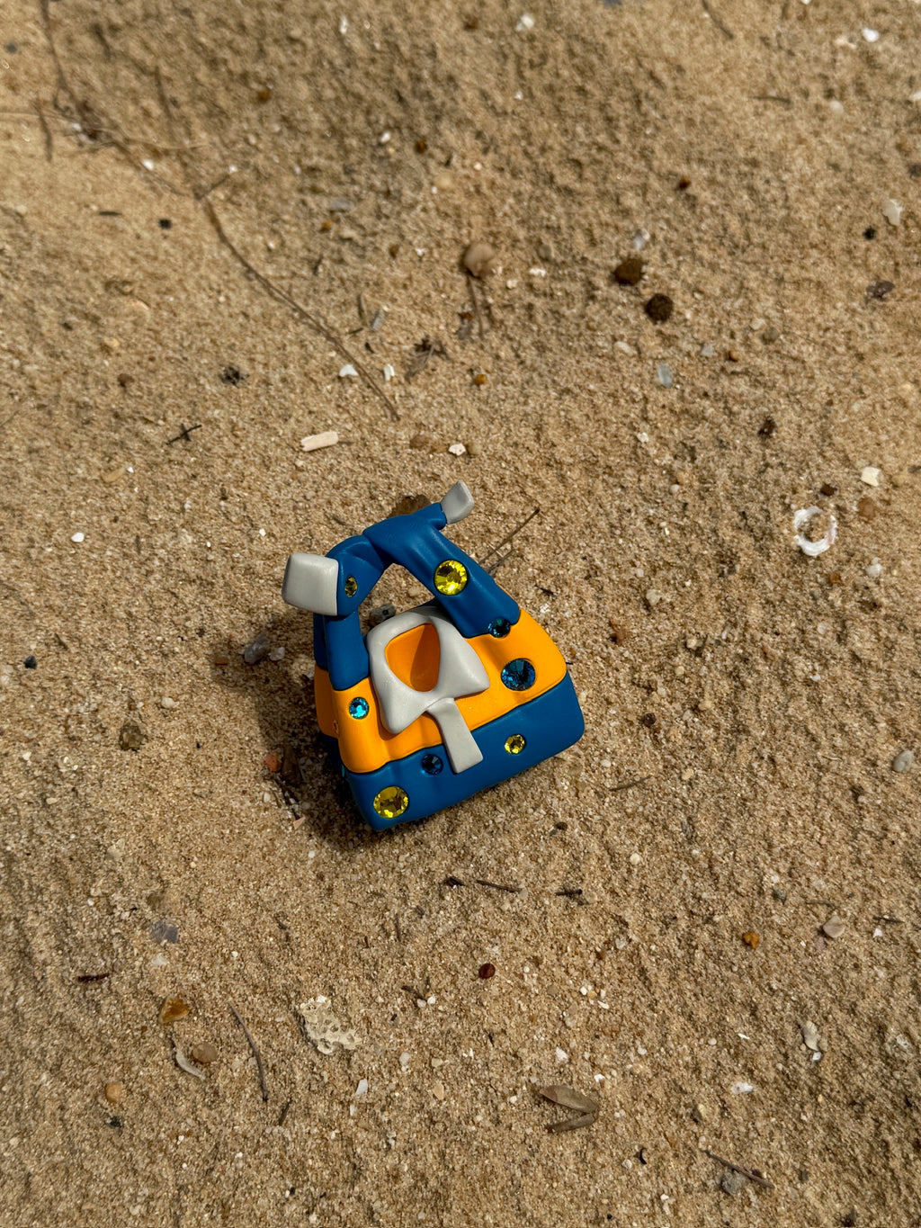 Emo Salad - Crystal Clo-Bag-Shaped Ring