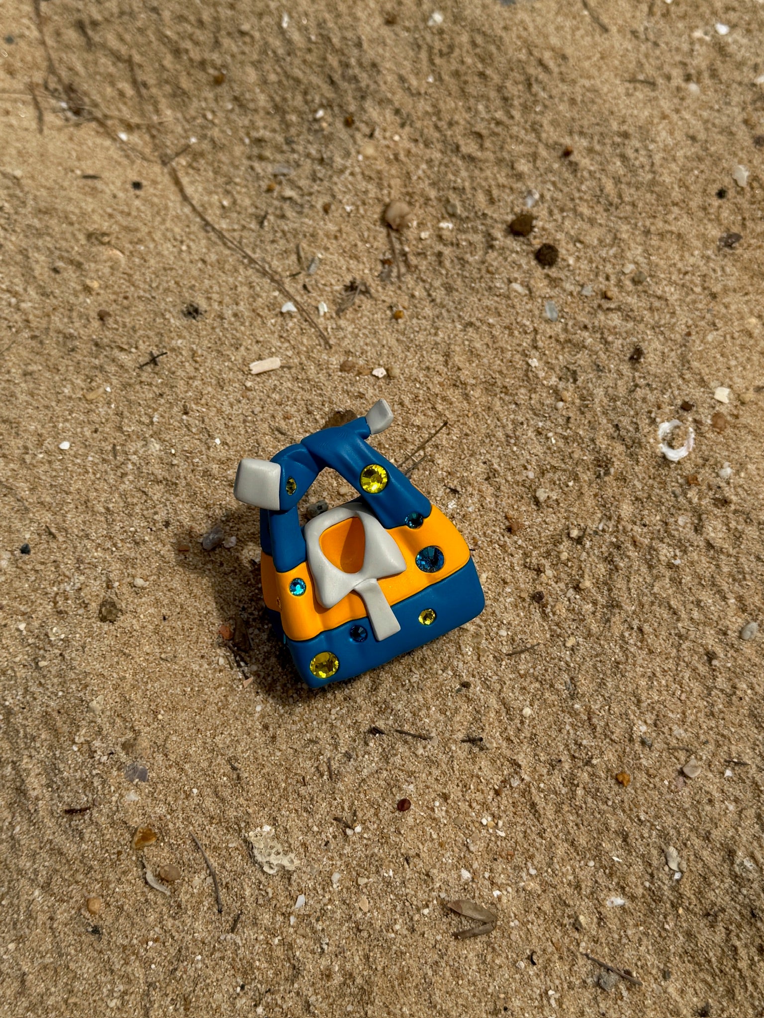 Emo Salad - Crystal Clo-Bag-Shaped Ring