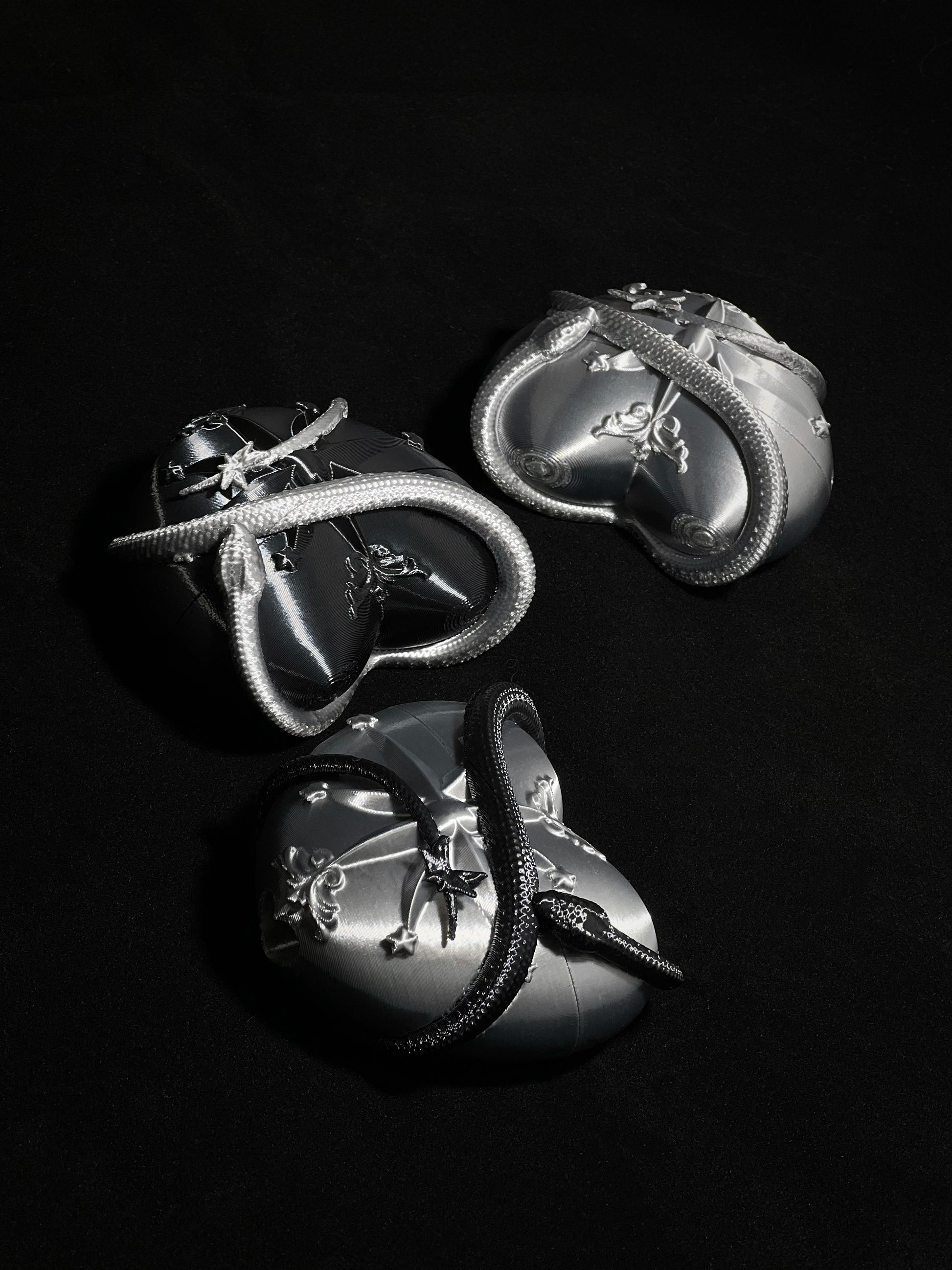 Black Silver Serpent Heart  Sculptural AirPods & AirPods Pro Protective Case