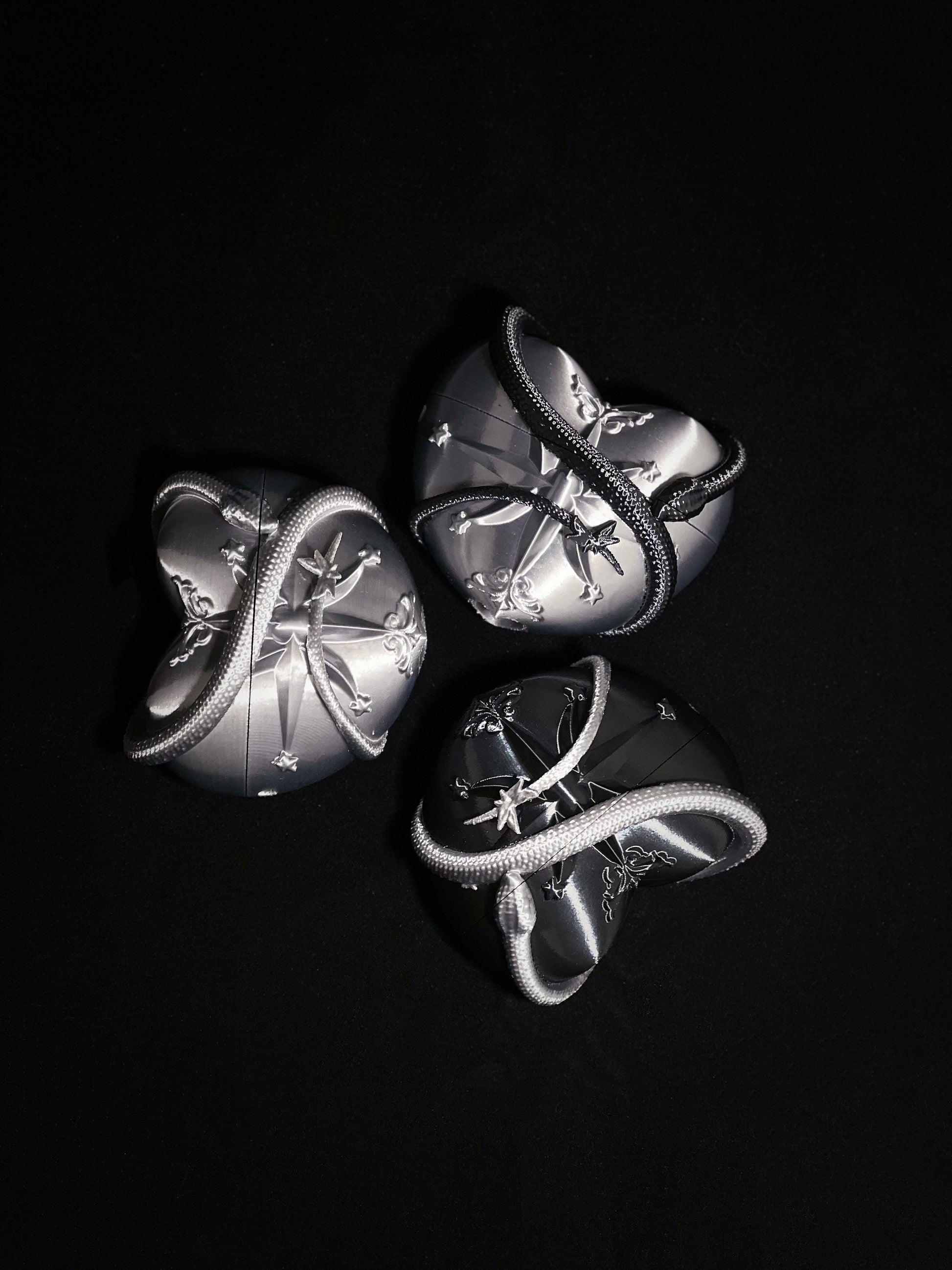 Black Silver Serpent Heart  Sculptural AirPods & AirPods Pro Protective Case