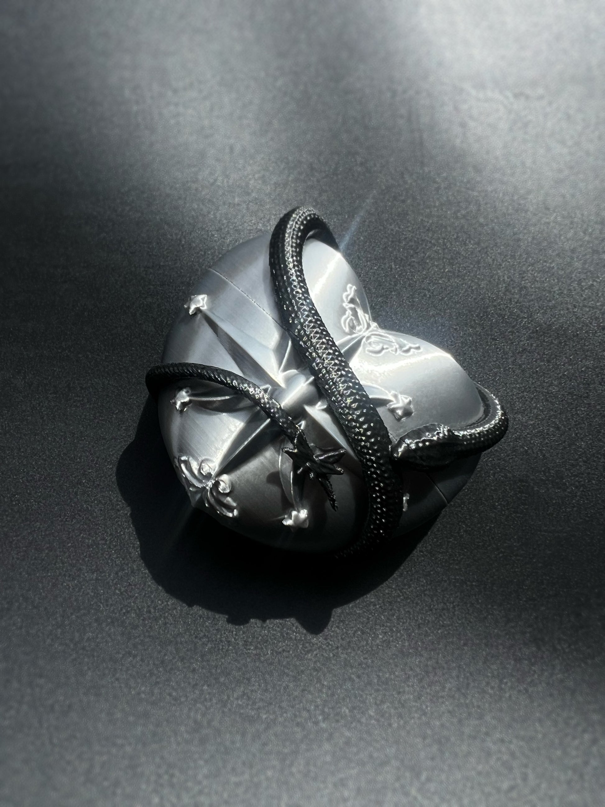 Black Silver Serpent Heart  Sculptural AirPods & AirPods Pro Protective Case