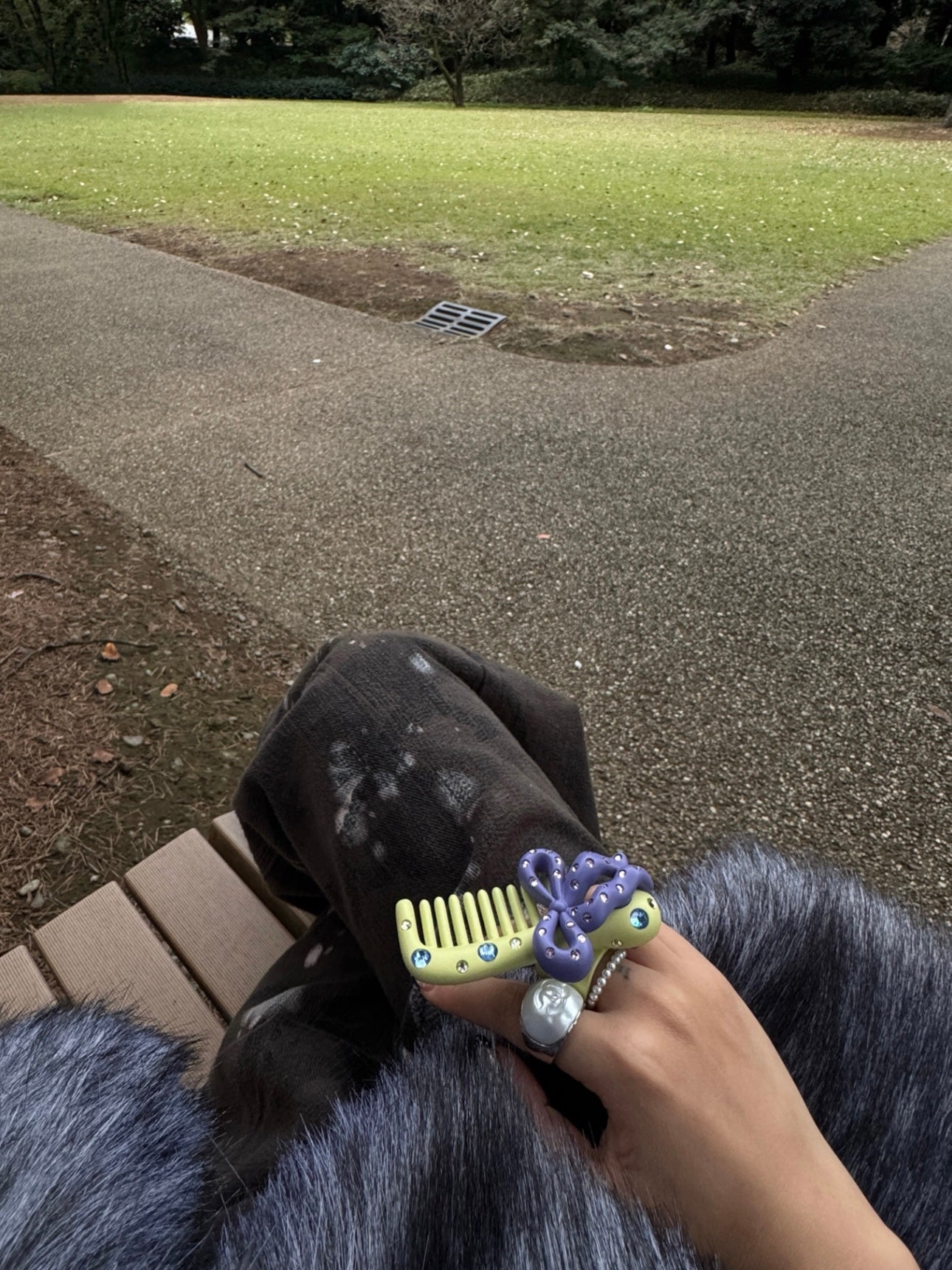 Emo Salad - Bow Comb-Shaped Sculptural Ring