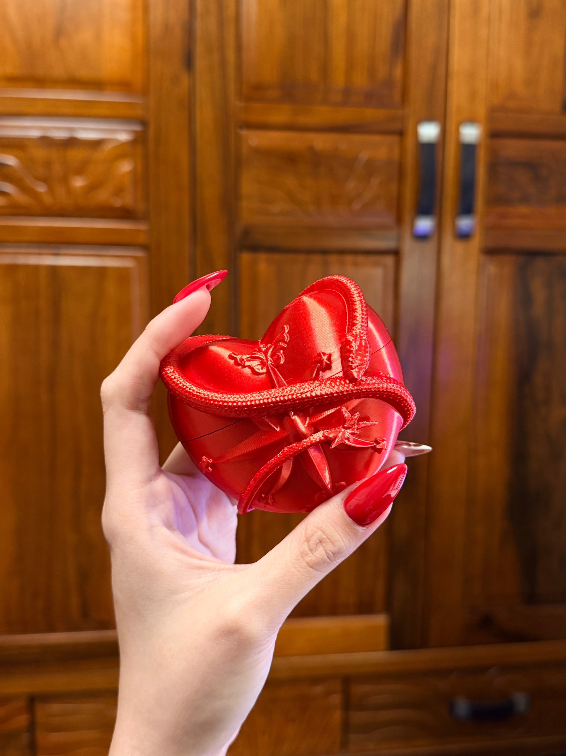 Red Heart Sculptural AirPods & AirPods Pro Protective Case