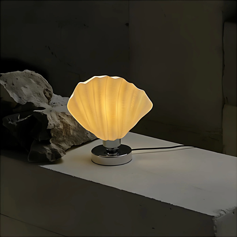 ingo | White Scallop Shell Relief Lamp – Elegant 50s-Inspired Bedside Decor, Plug-in Table Light in Luxury Gift Box