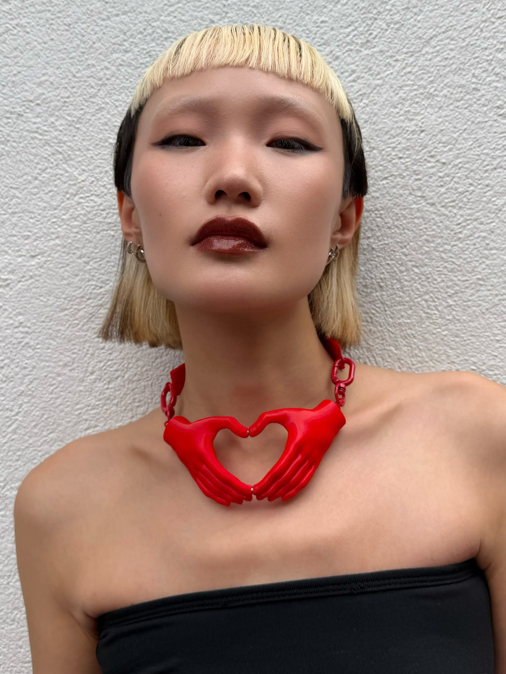 Heart Hands Magnetic Necklace — USIC × Jeff Free Park