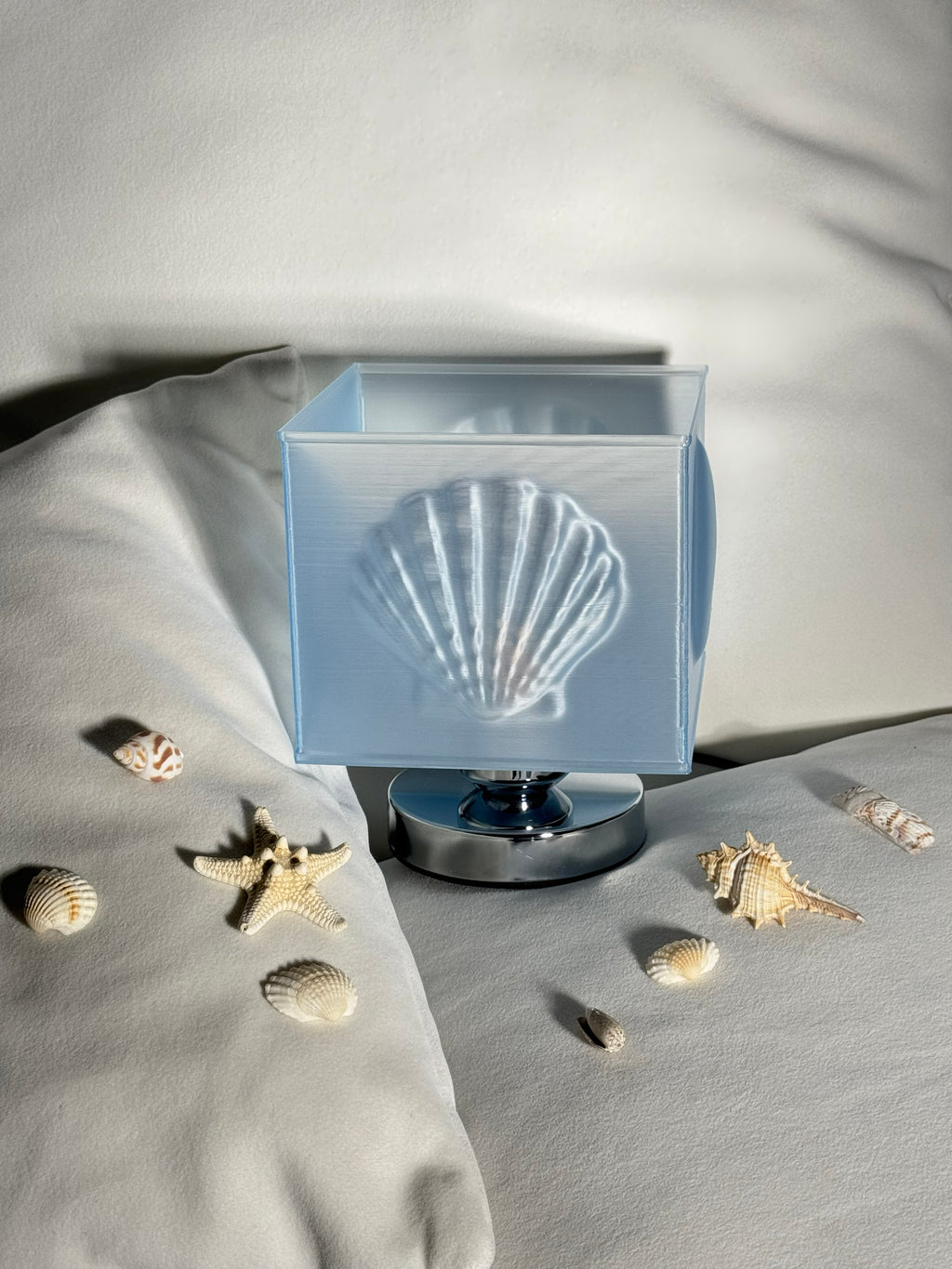ingo | "Oceanic Echo" Shell Bas-Relief Table Lamp – 3D Sculpted Ambient Lighting with Metal Base & Gift Box