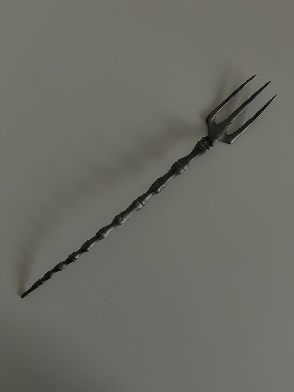 ingo | "Obsidian Bone" Matte Black Cutlery Set – Sculptural Bio-Organic Noir Tableware, Gothic Aesthetic Knife, Fork & Spoon
