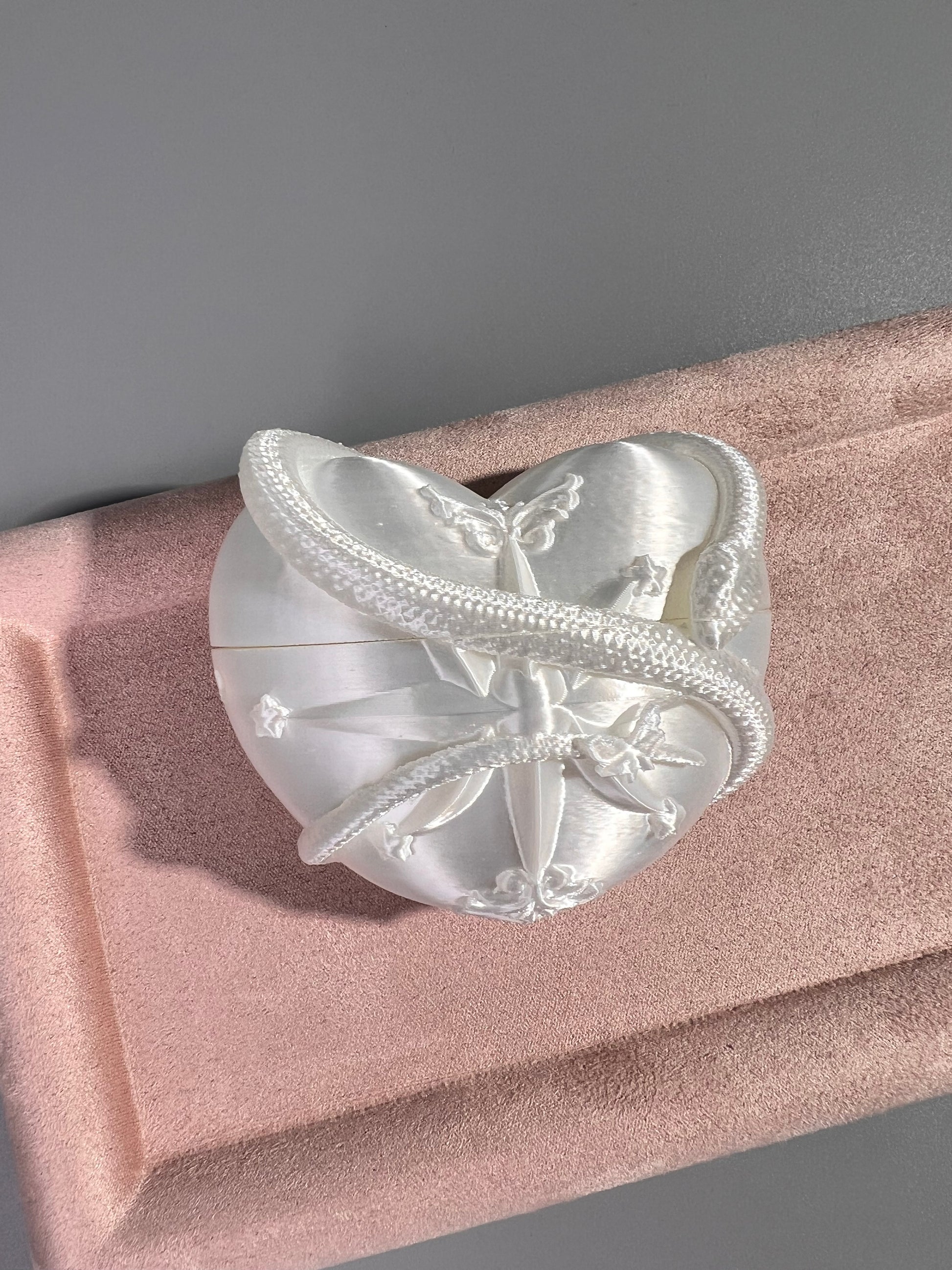 Serpent Dream Silk Gloss Edition AirPods 4 Protective Case