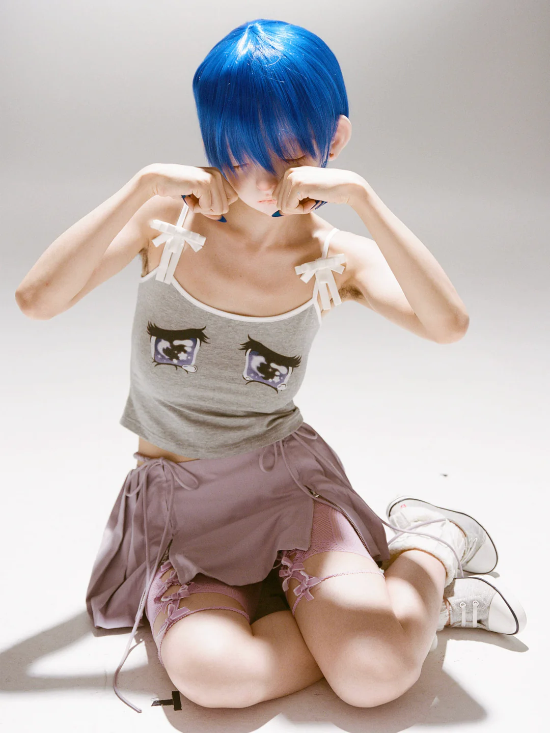 Nodress gray "No cry" crying eyes printed camisole（Brooch not included）