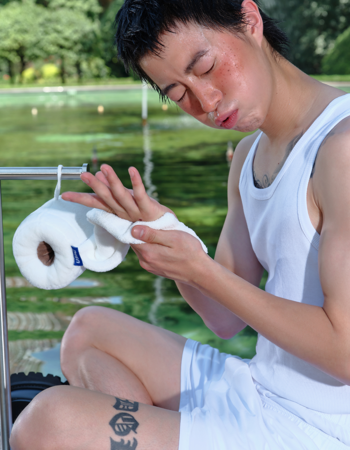 USIC Toilet Paper Roll-Shaped Hand Towel