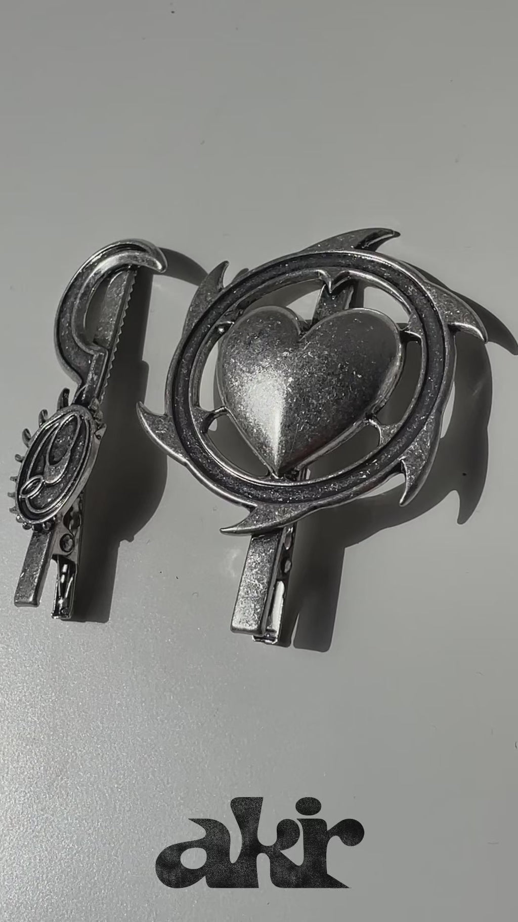 anime hair clip、fantasy accessory、gothic、silver、alt fashion
