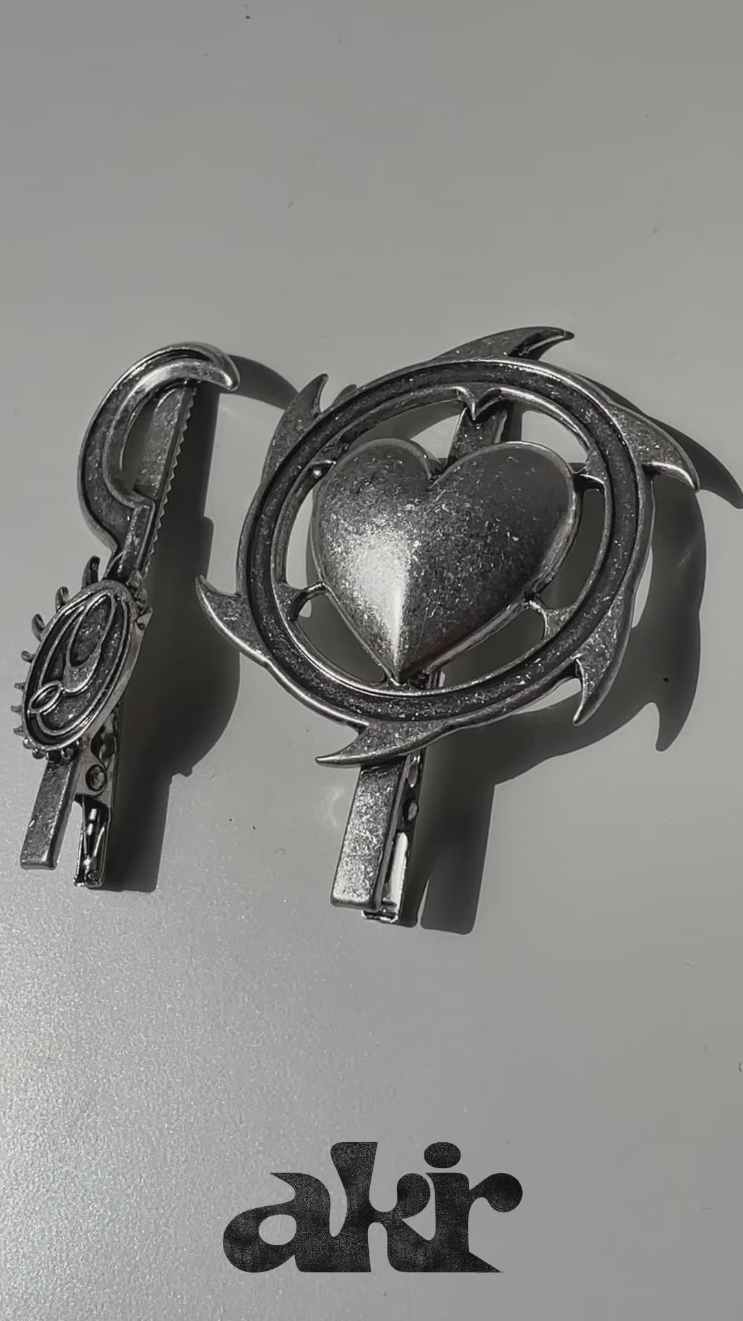 anime hair clip、fantasy accessory、gothic、silver、alt fashion
